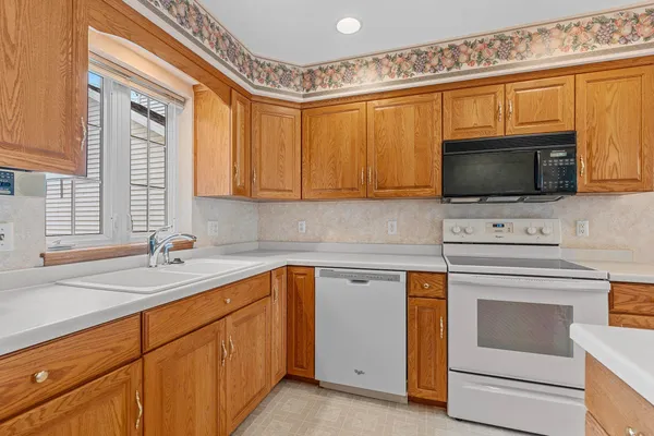 $310,000 | 3213 North Mistwood Lane, Unit 13, Appleton, WI 54914