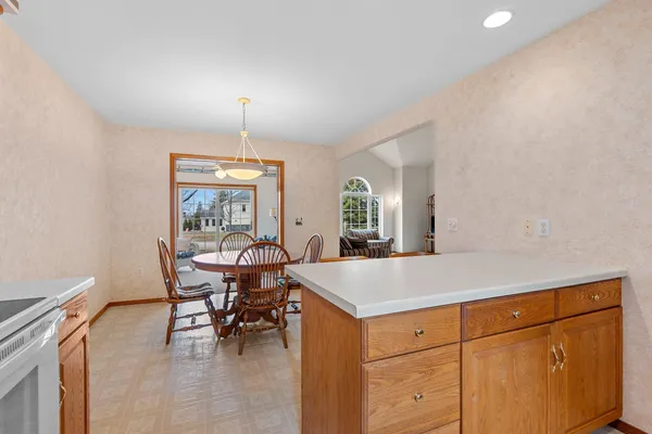 $310,000 | 3213 North Mistwood Lane, Unit 13, Appleton, WI 54914