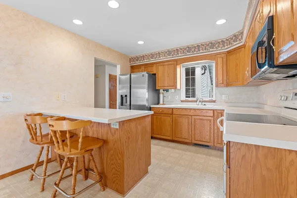 $310,000 | 3213 North Mistwood Lane, Unit 13, Appleton, WI 54914