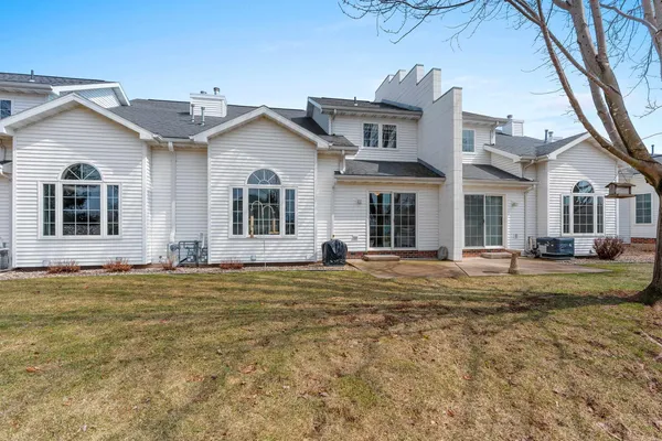 $310,000 | 3213 North Mistwood Lane, Unit 13, Appleton, WI 54914