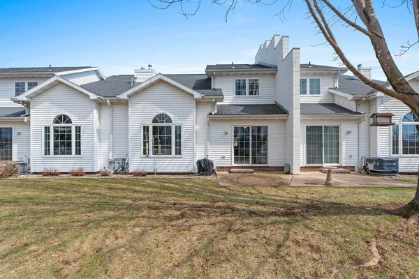 $310,000 | 3213 North Mistwood Lane, Unit 13, Appleton, WI 54914