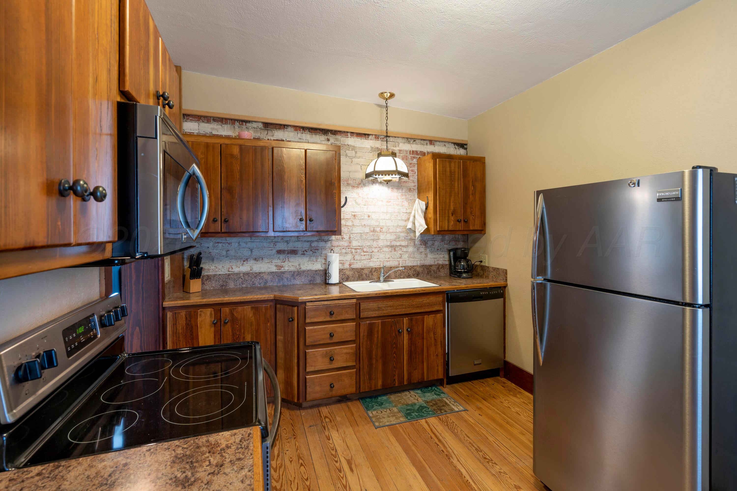 200 North 3rd Street Canadian, TX 79014 - Photo 5 of 39 apt1kitchen1