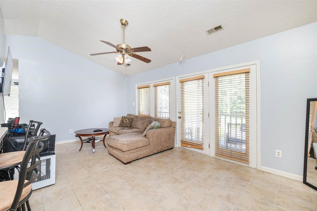 2011 Quaker Landing, Unit 301 Raleigh, NC 27603 - Photo 6 of 21 Living Room