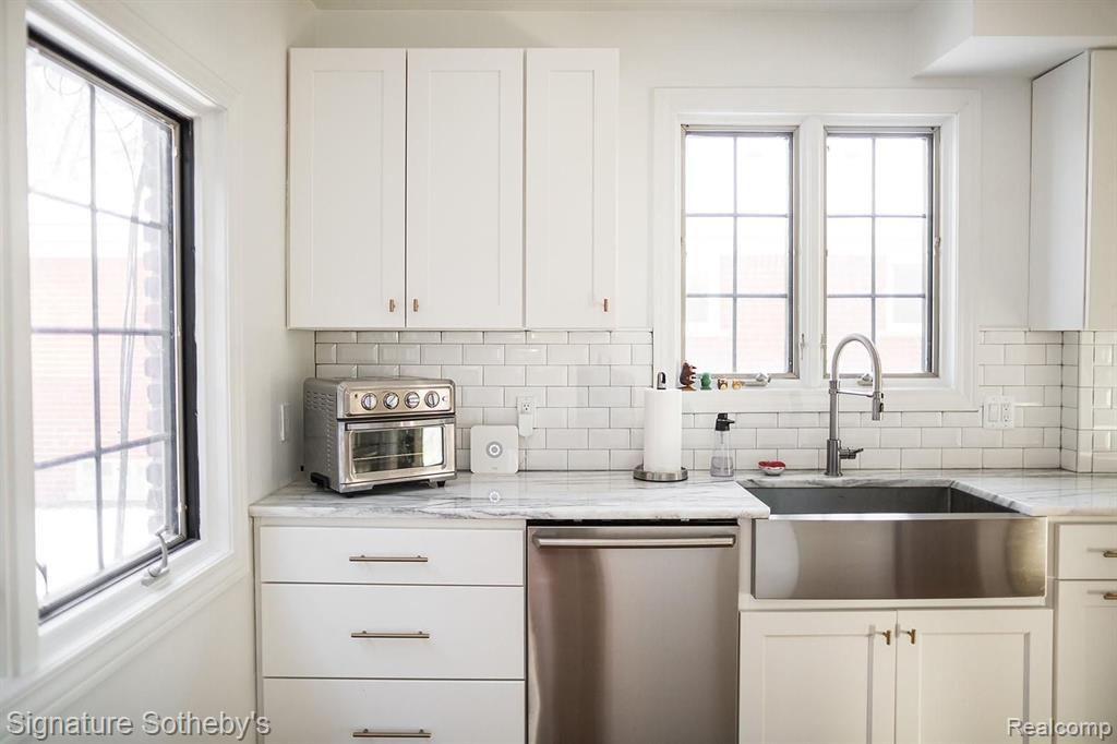 2747 Manchester Road Birmingham, MI 48009 - Photo 13 of 36