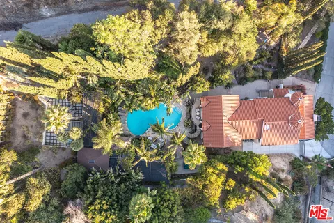 a view of a backyard with sitting area