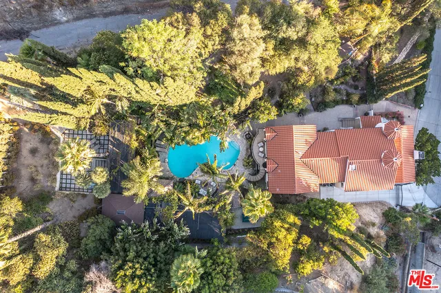 a view of a backyard with sitting area