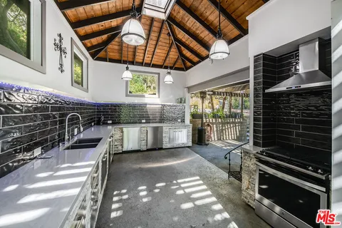 $3,500,000 | 1258 East Elmwood Avenue, Burbank, CA 91501