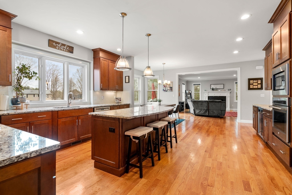 8 Yonker Place Walpole, MA 02081 - Photo 12 of 39