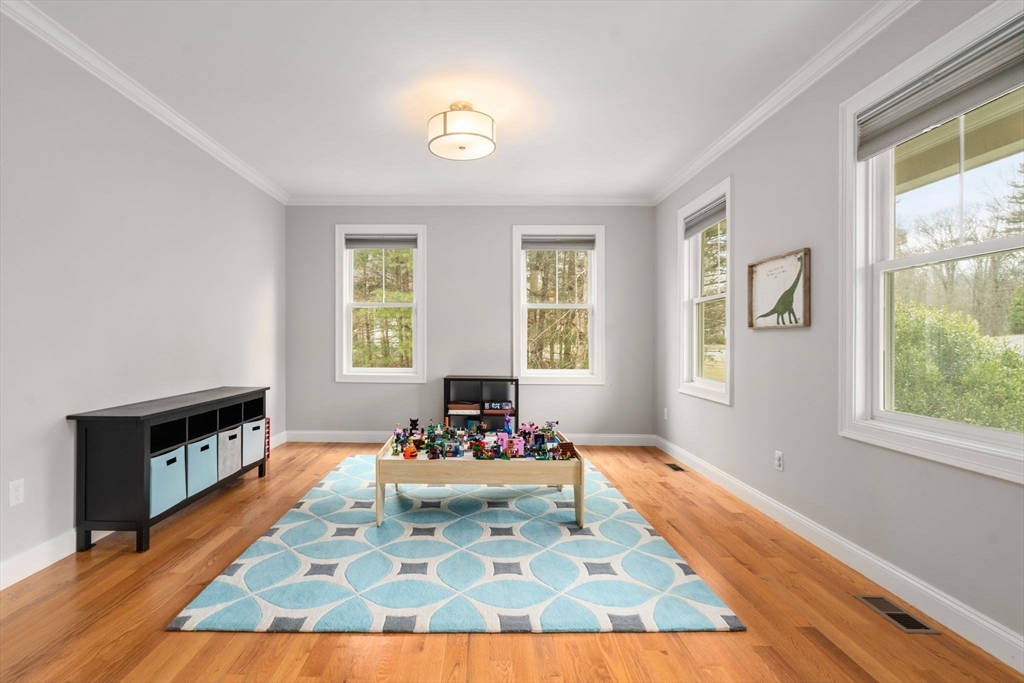 8 Yonker Place Walpole, MA 02081 - Photo 7 of 39