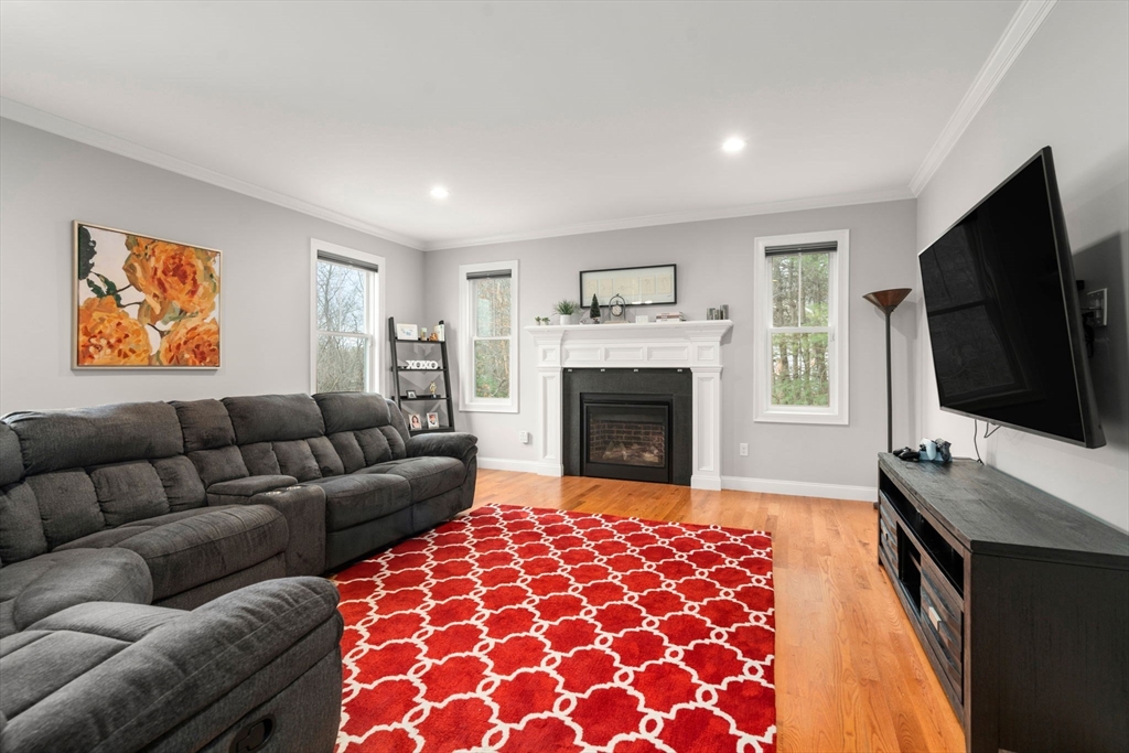 8 Yonker Place Walpole, MA 02081 - Photo 8 of 39