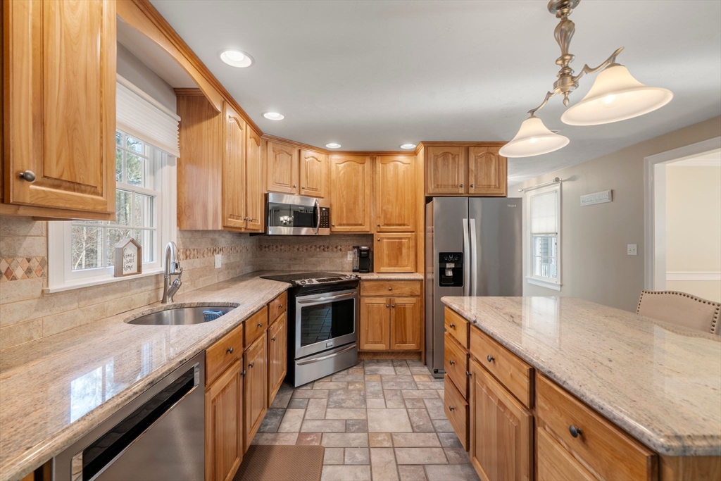 12 Thistle Lane Rochester, MA 02770 - Photo 16 of 39