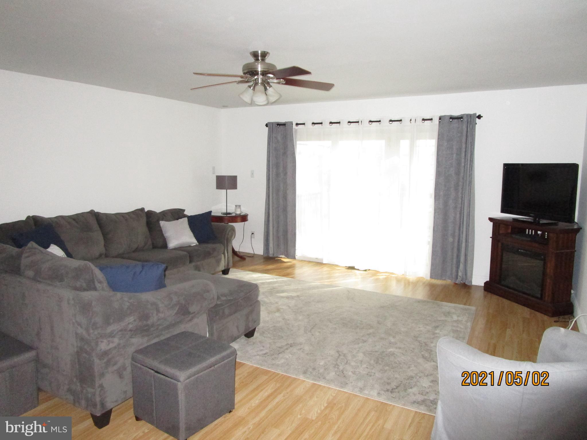 1146 Morefield Road Philadelphia, PA 19115 - Photo 16 of 30 Living Rm with Slider to Deck