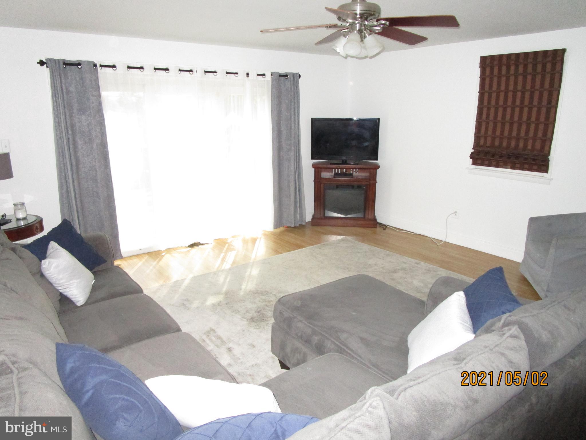 1146 Morefield Road Philadelphia, PA 19115 - Photo 17 of 30 Living Rm
