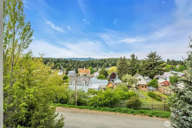 $699,000 | 303 North B Street, Roslyn, WA 98941