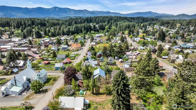 $699,000 | 303 North B Street, Roslyn, WA 98941