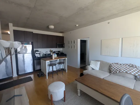 $2,600 | 659 West Randolph Street, Unit 711, Chicago, IL 60661