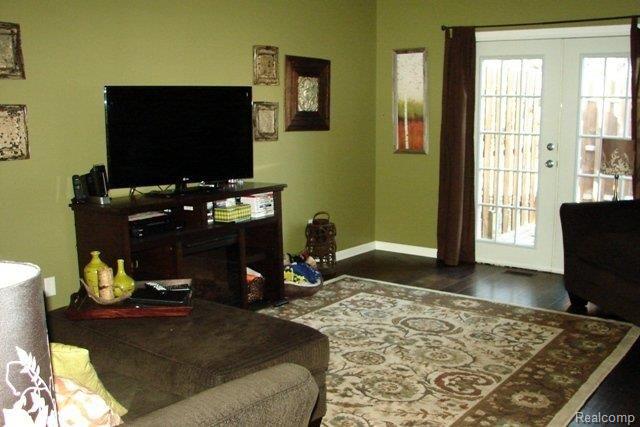2601 East Burnside Road North Branch, MI 48461 - Photo 5 of 17 Living room going out to deck.jp
