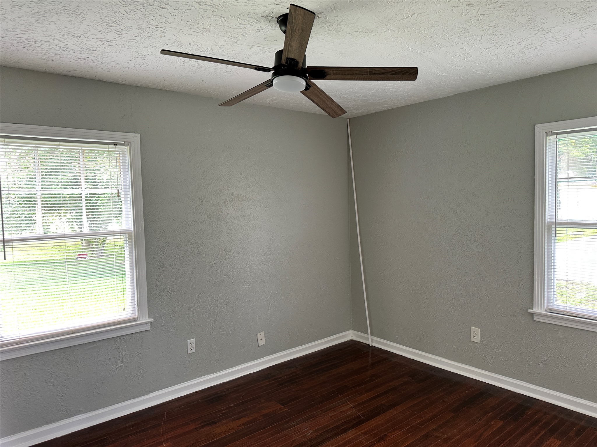 5345 Higgins Street Houston, TX 77033 - Photo 8 of 13