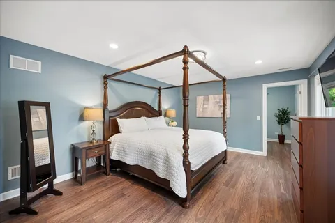 $1,899,000 | 586 Earl Drive, Northfield, IL 60093