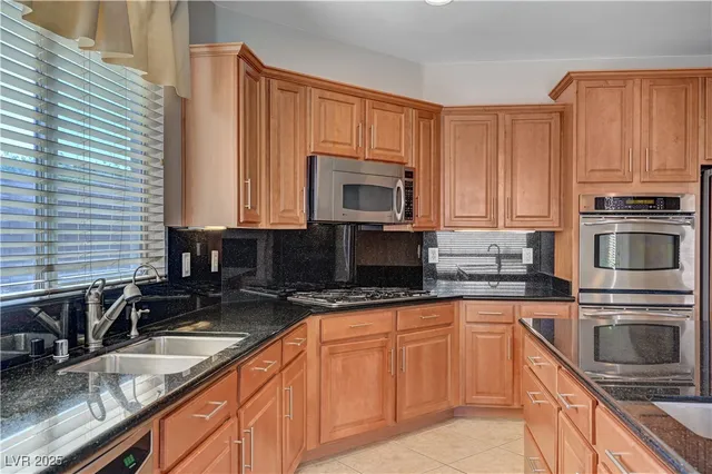 $1,049,999 | 960 White Feather Lane, Las Vegas, NV 89138