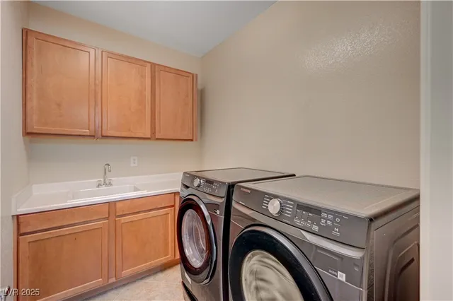 $1,049,999 | 960 White Feather Lane, Las Vegas, NV 89138