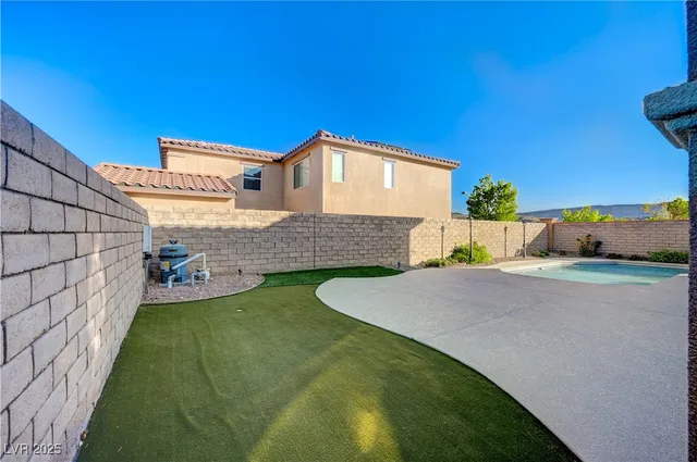 $1,049,999 | 960 White Feather Lane, Las Vegas, NV 89138