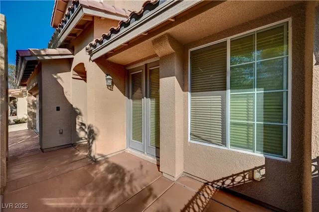 $1,049,999 | 960 White Feather Lane, Las Vegas, NV 89138