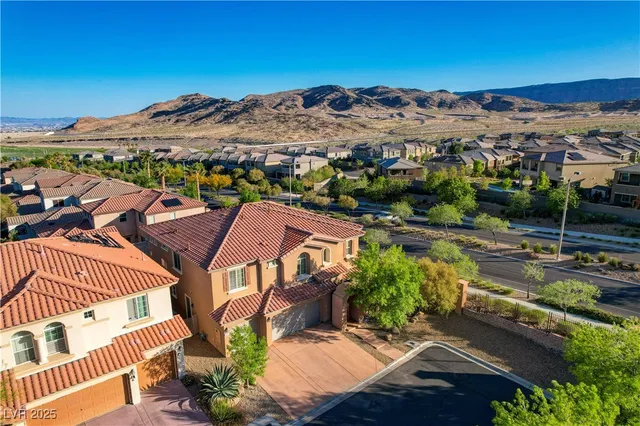 $1,049,999 | 960 White Feather Lane, Las Vegas, NV 89138