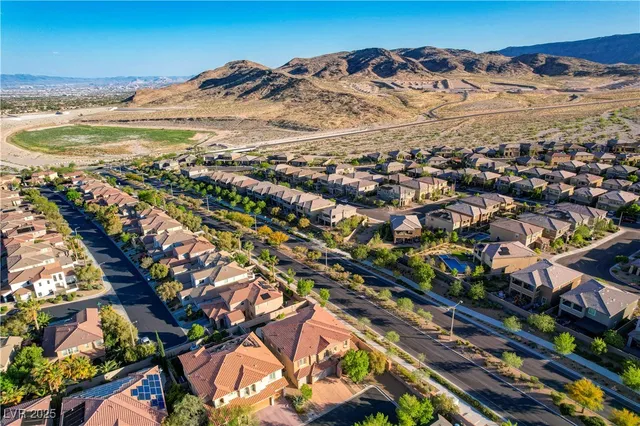 $1,049,999 | 960 White Feather Lane, Las Vegas, NV 89138