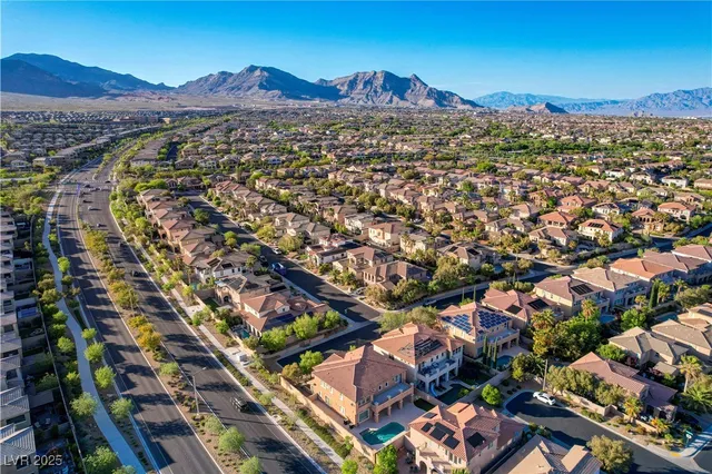 $1,049,999 | 960 White Feather Lane, Las Vegas, NV 89138