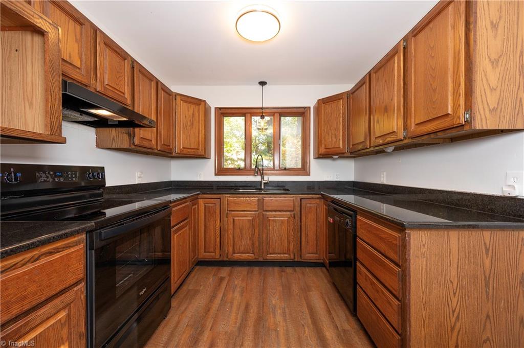 1138 Edgebrook Drive Winston-Salem, NC 27106 - Photo 4 of 33