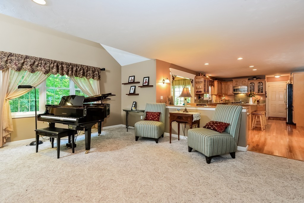 13 Auburn Road Franklin, MA 02038 - Photo 9 of 29 Gallery Image 9
