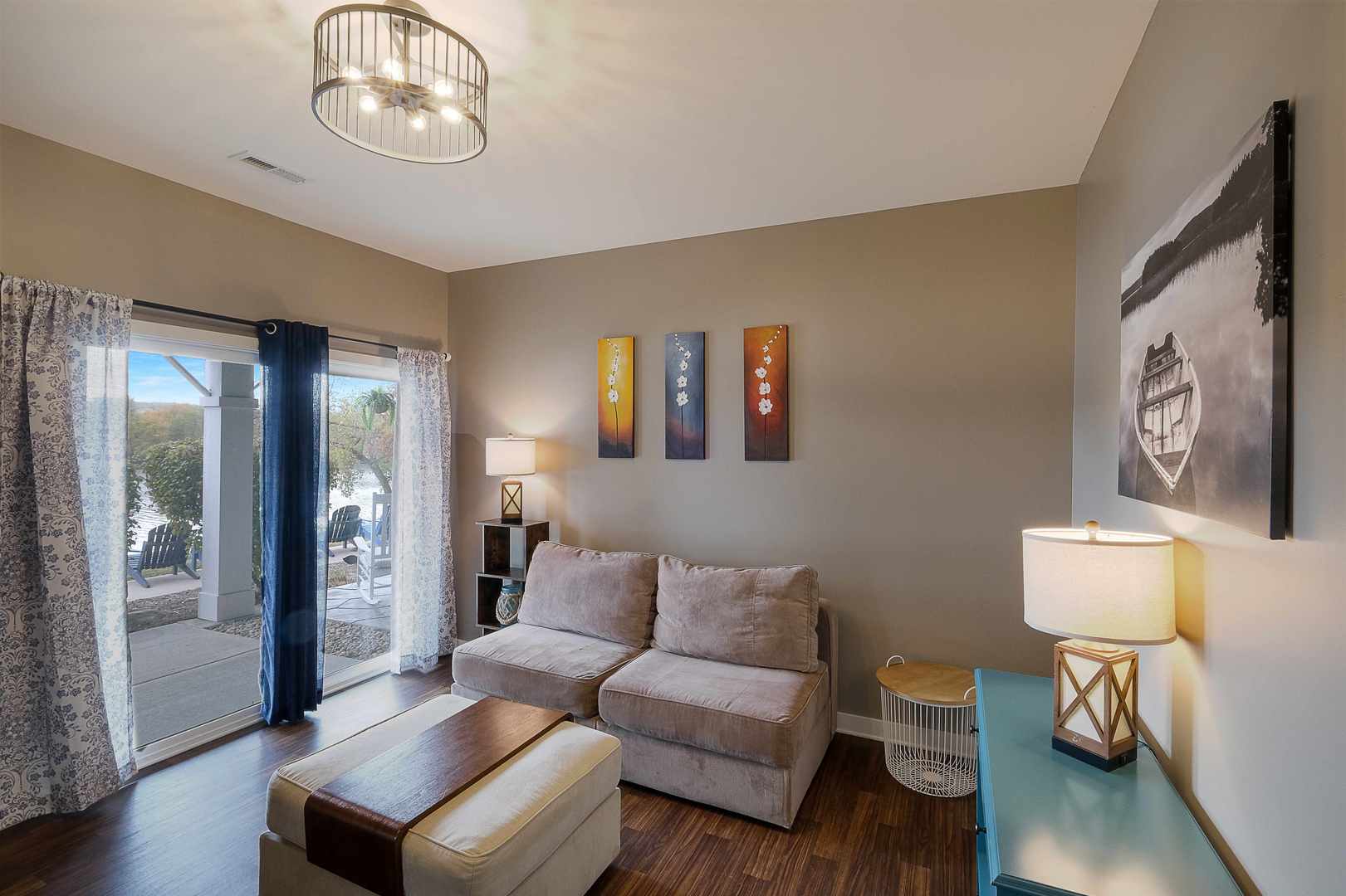 5 River Row Ottawa, IL 61350 - Photo 5 of 24 a living room with furniture