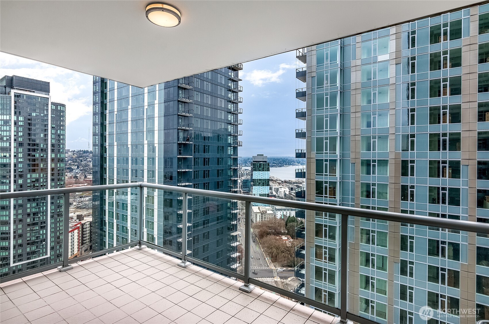 588 Bell Street, Unit 2902S Seattle, WA 98121 - Photo 17 of 40