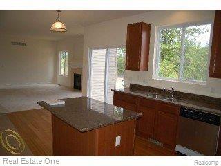 3100 Fantail Drive Rochester, MI 48309 - Photo 6 of 11 KITCHEN