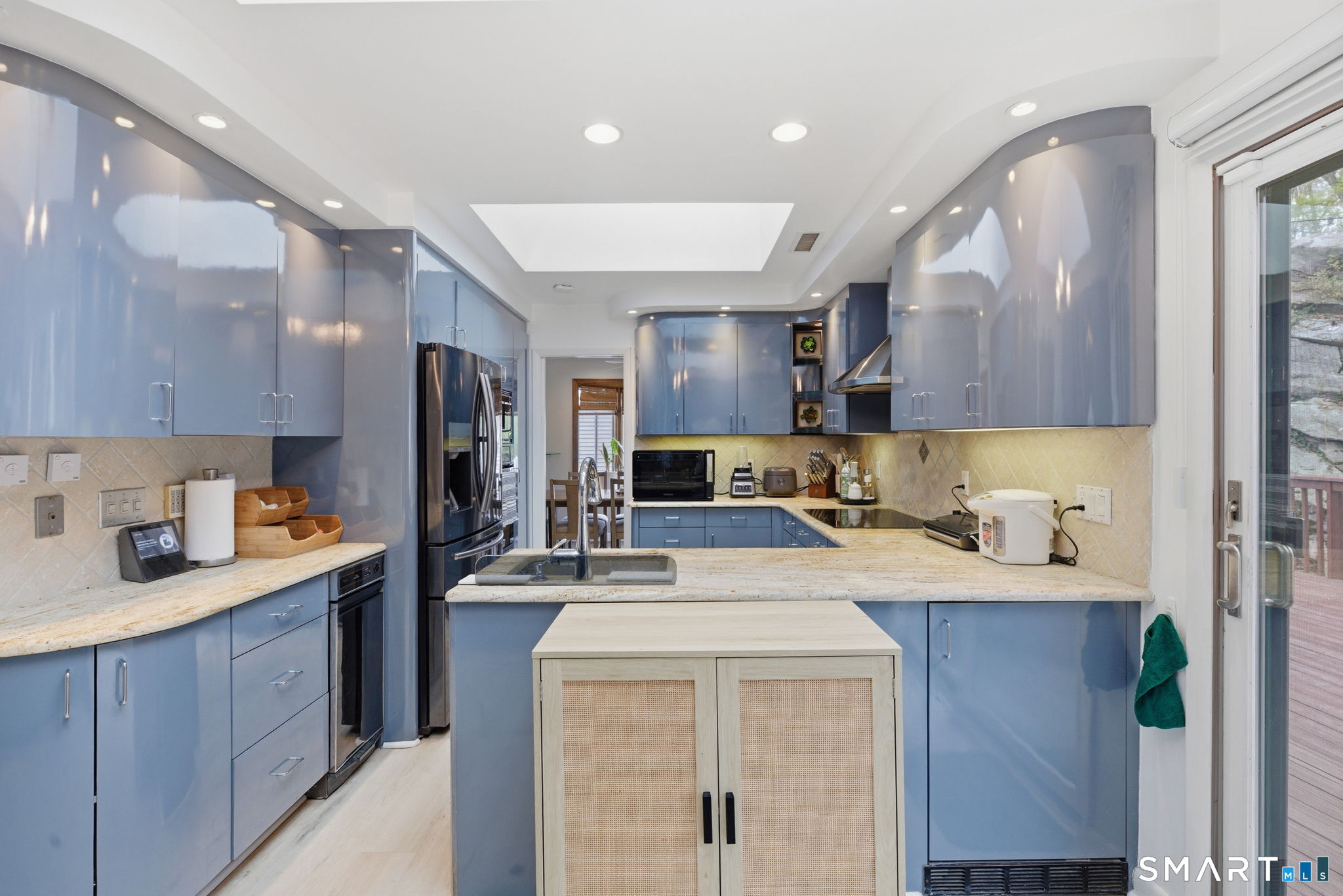 53 Dagmar Road Stamford, CT 06905 - Photo 16 of 40