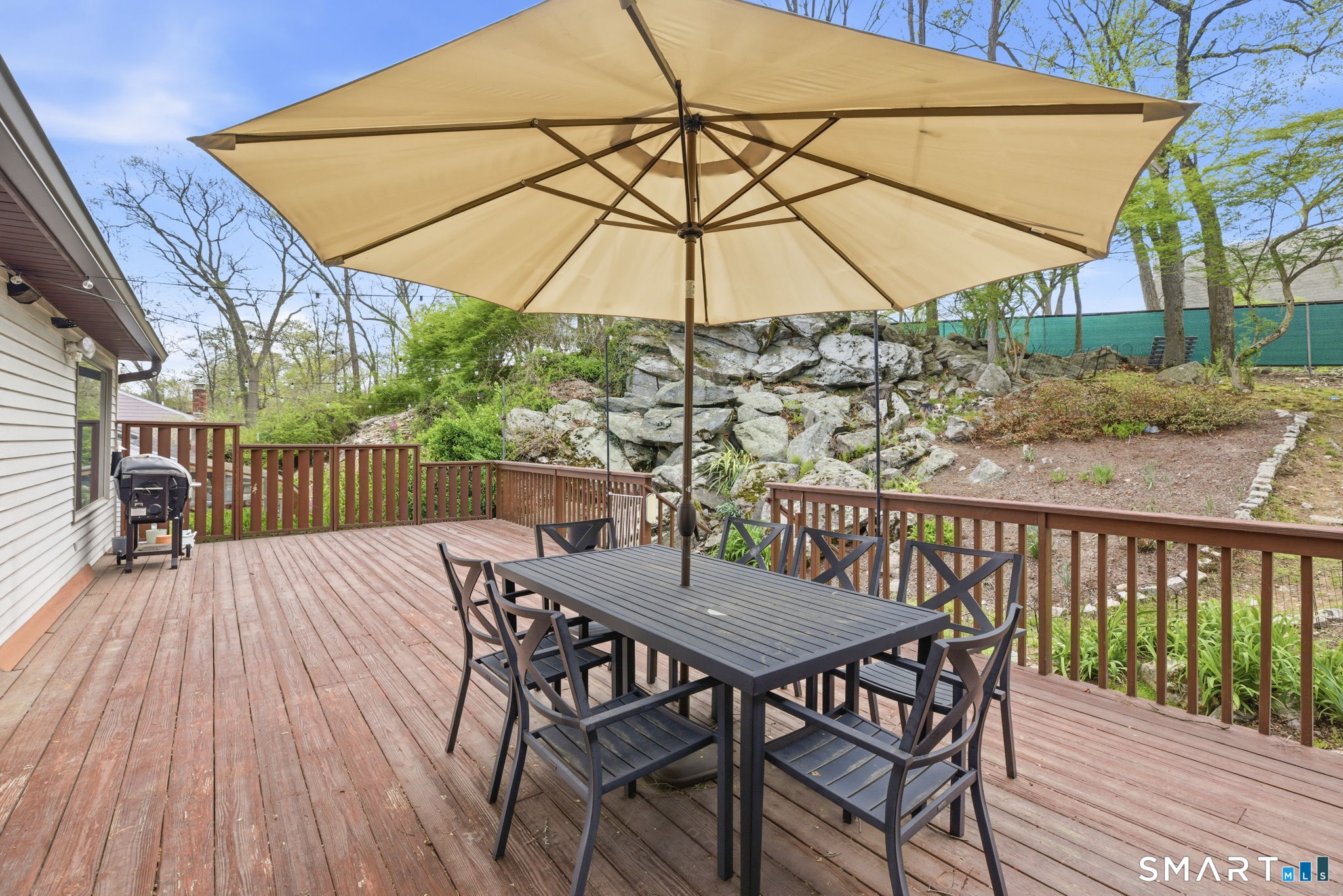 53 Dagmar Road Stamford, CT 06905 - Photo 2 of 40