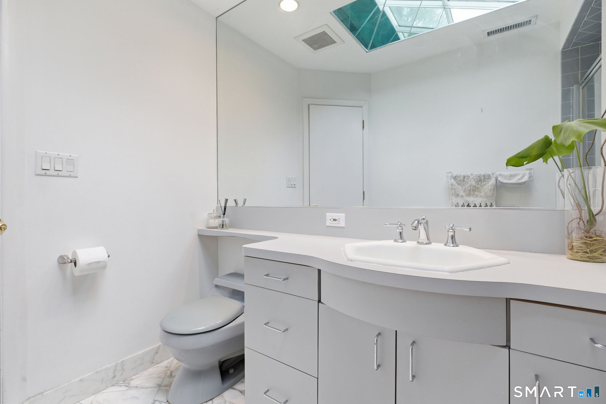 53 Dagmar Road Stamford, CT 06905 - Photo 30 of 40 Upper-level hallway bathroom with skylights
