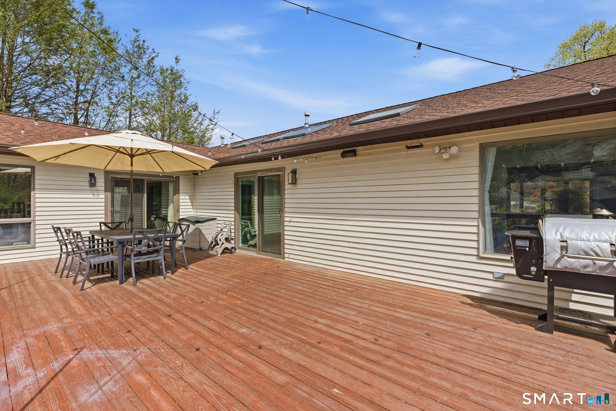 53 Dagmar Road Stamford, CT 06905 - Photo 3 of 40