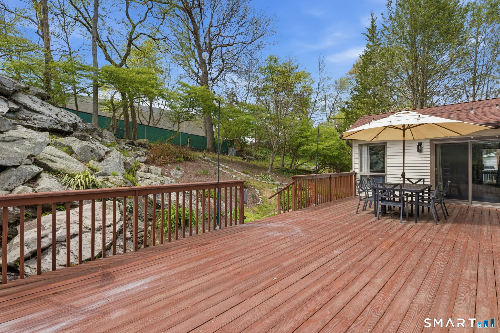 53 Dagmar Road Stamford, CT 06905 - Photo 4 of 40