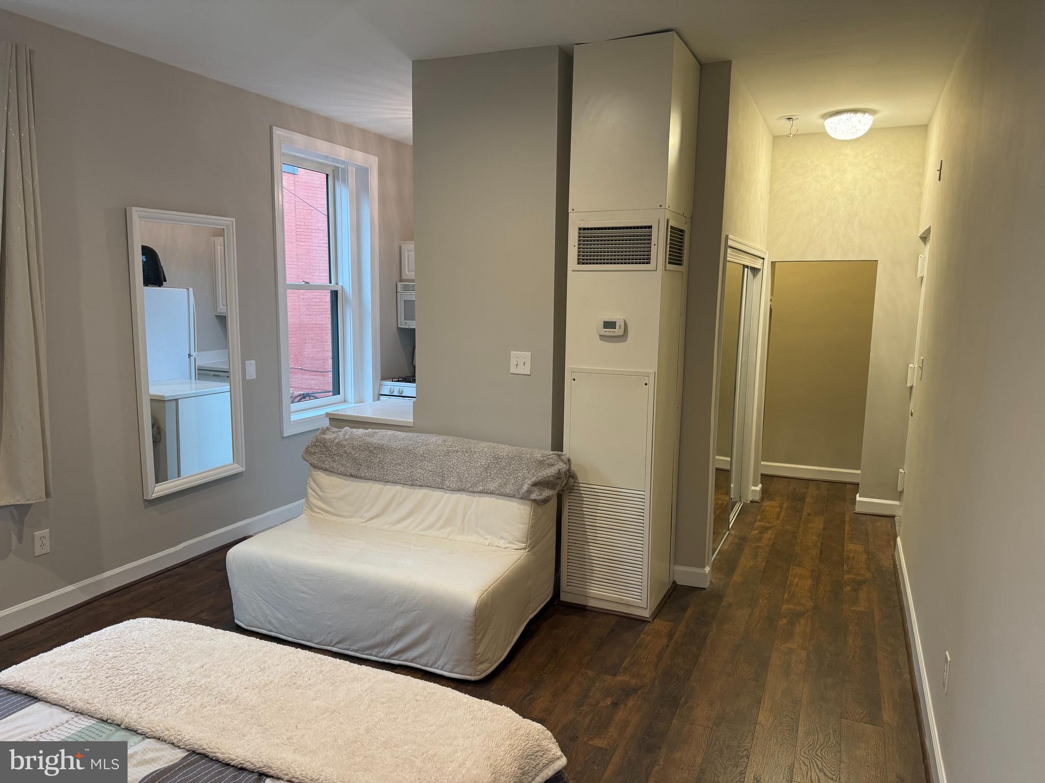 333 2nd Street Northeast, Unit 305 Washington, DC 20002 - Photo 7 of 17 a bedroom with a bed and a potted plant