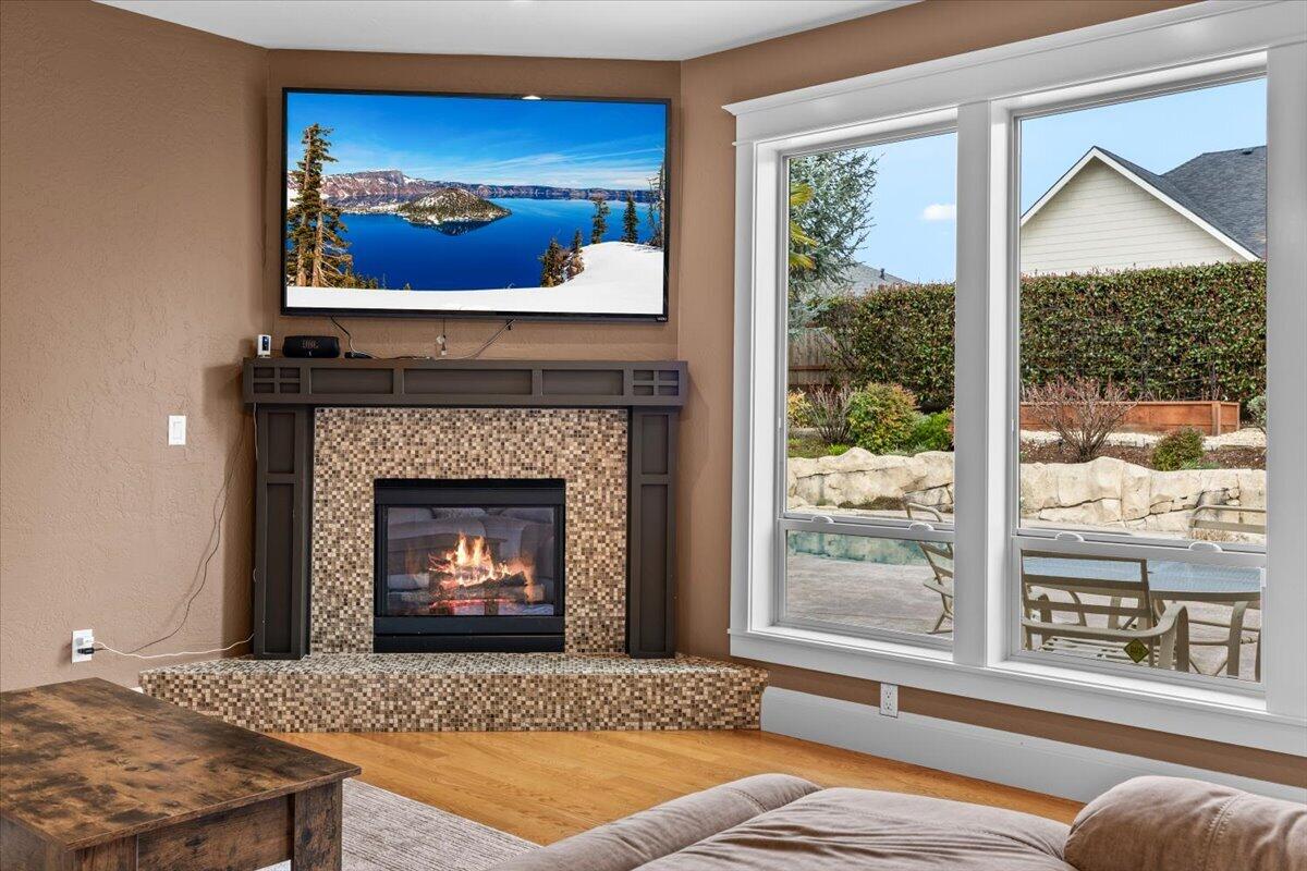 637 Oak Wood Eagle Point, OR 97524 - Photo 11 of 47