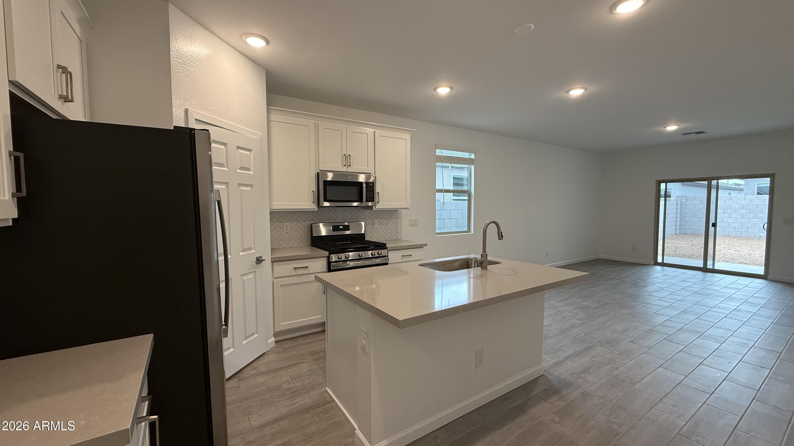 47663 West Moeller Road Maricopa, AZ 85139 - Photo 8 of 33 07 - Kitchen