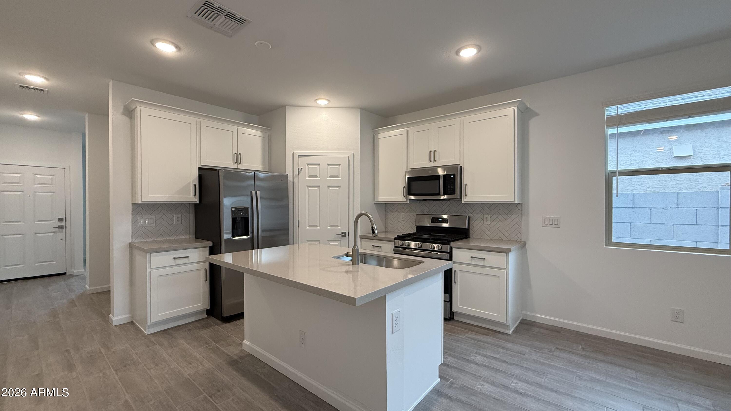47663 West Moeller Road Maricopa, AZ 85139 - Photo 9 of 33 08 -Kitchen
