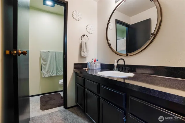 a en suite bathroom with a double vanity sink and a mirror