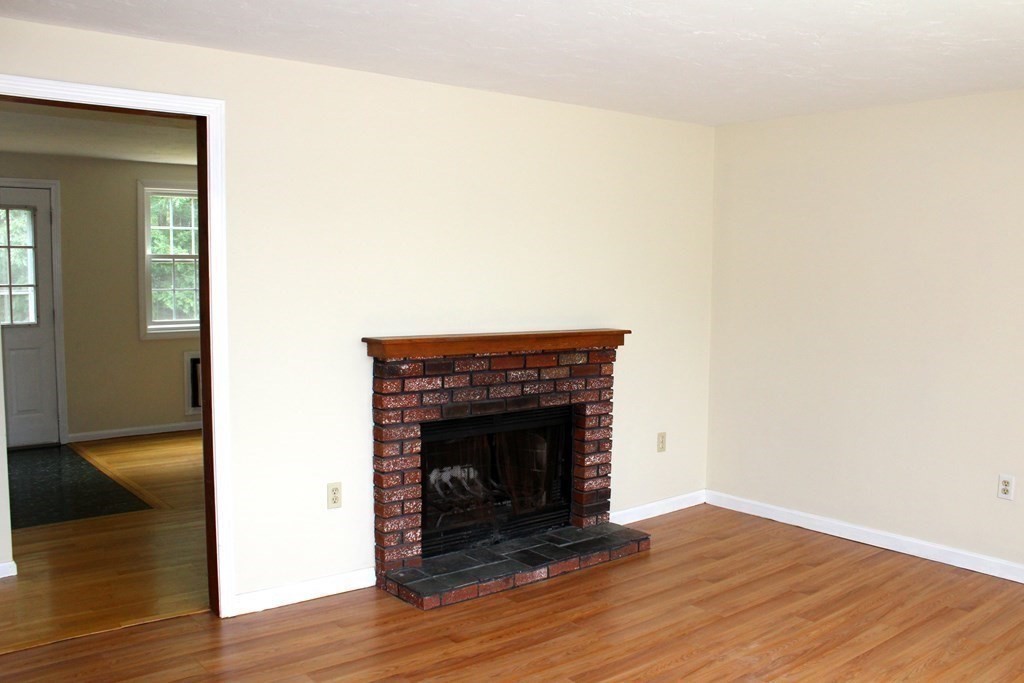 14 Plantation Road, Unit 14 Oxford, MA 01540 - Photo 4 of 28 Gallery Image 4