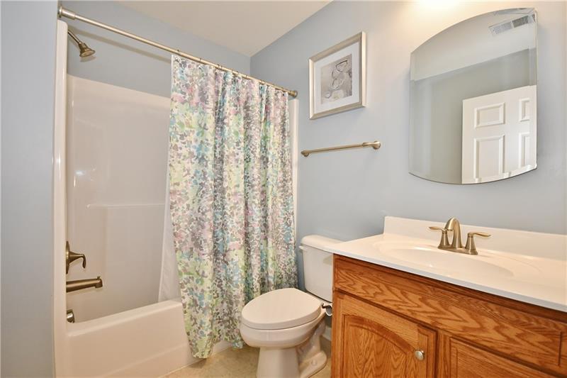 335 Maple Ridge Drive Canonsburg, PA 15317 - Photo 20 of 25 The full upstairs guest bath.