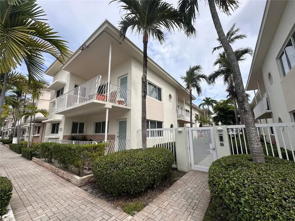 $2,850 | 1100 Venetian Way, Unit 2B, Miami Beach, FL 33139