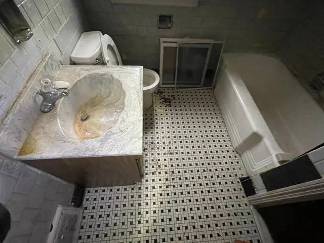 $97,000 | 10516 South King Drive, Chicago, IL 60628