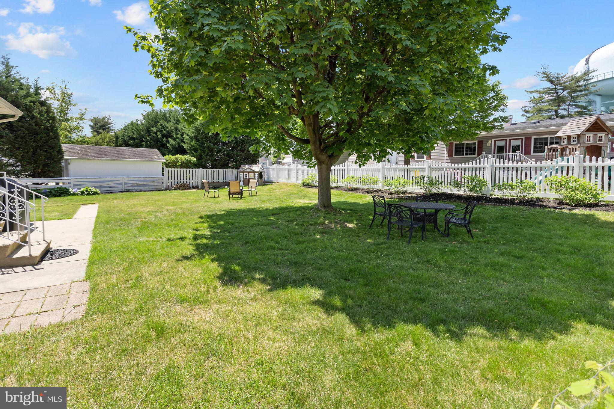 5 Roslyn Road Hamilton, NJ 08610 - Photo 26 of 27 a backyard of a house with table and chairs